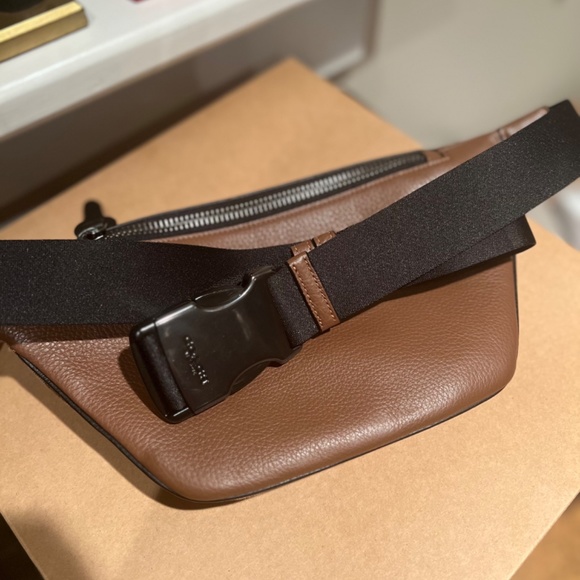 Coach C5386 Thompson Belt Bag In Signature Jacquard with Varsity Stripe - Picture 4 of 5